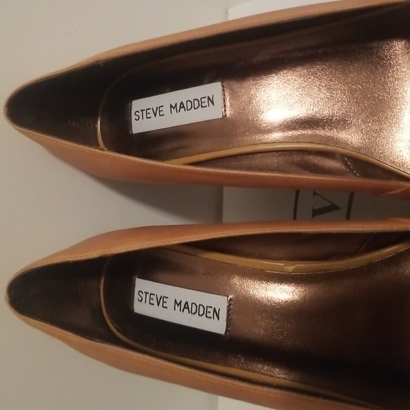 New Tan Wedge Shoe, size 8.5 - Picture 3 of 7